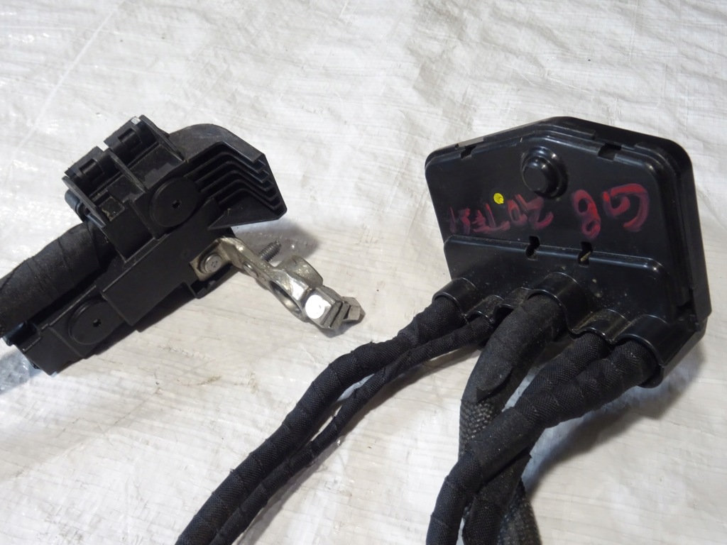 Предохранитель клемма аккумулятор vw golf viii 8 2.0 tfsi 5wa937548a 5wa937548 с Разборки