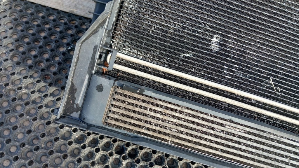 фото №10, Bmw e60 e61 2.0d радіатор вентилятор комплект