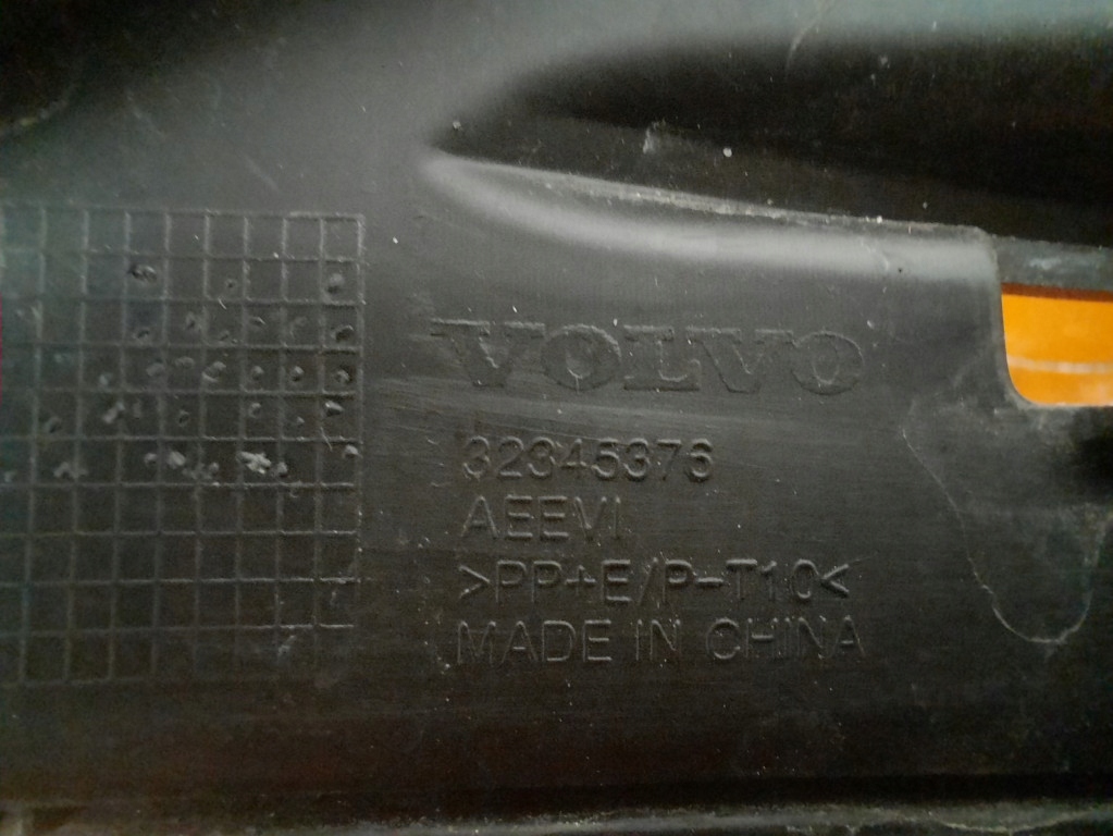 фото №9, Volvo s90 lift 20- решётка бампера средняя 32345376