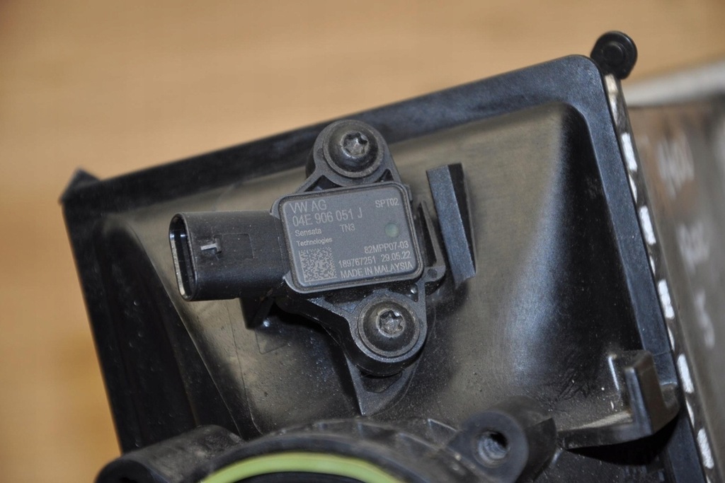 фото №8, Радіатор інтеркулер vw t-roc a11 04e145785s бензиновий 110kw 2022