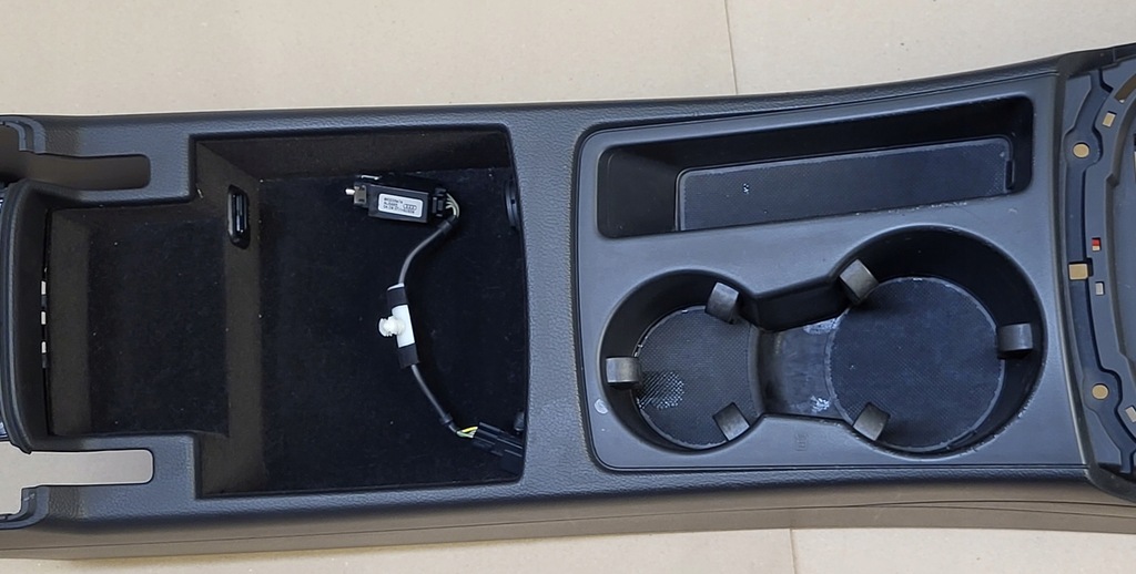 фото №8, Тунель середній консоль кронштейн na чашка роз'єм aux audi a4 b8 8k a5 8t оригінальний номер