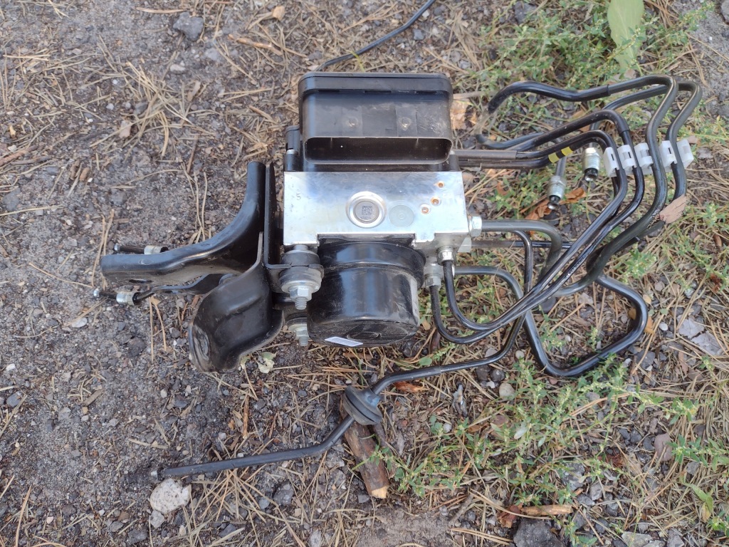 фото №5, Насос abs + провода toyota yaris iii 1.4d