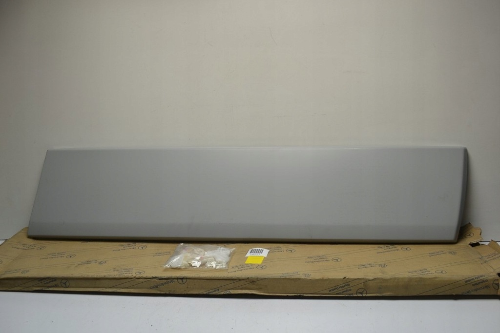 фото №8, Mercedes w201 190 молдинг дверь правая перед