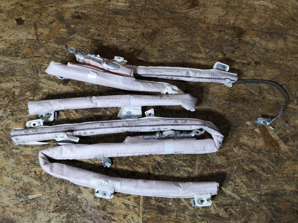 фото №1, Opel crossland x шторка безопасности правая