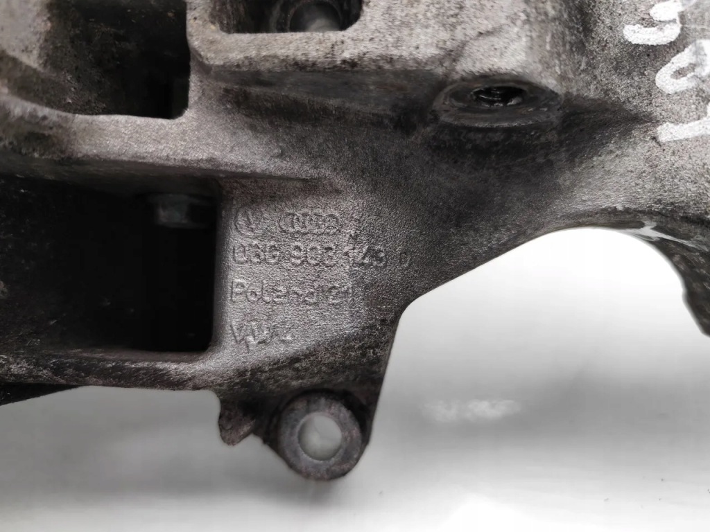 Audi a4 кронштейн генератора 2.0 tdi дизель 103kw 140 hp 03g903143d 2007 с Разборки