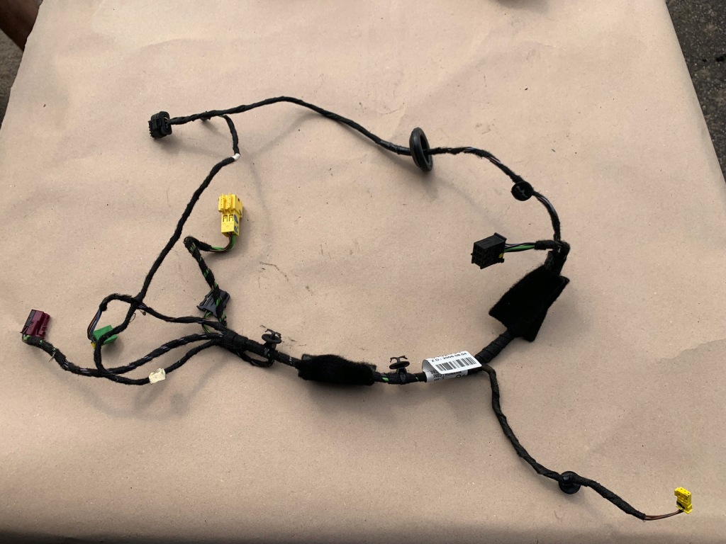 фото №1, Mercedes w204 электропроводка дверь правый перед europa