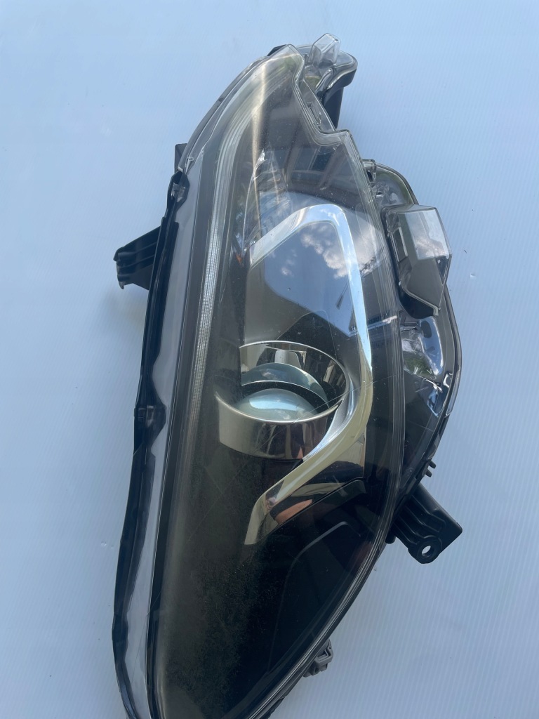 Фари передні правий або ліва uk peugeot 108 рік 2015 в Україні