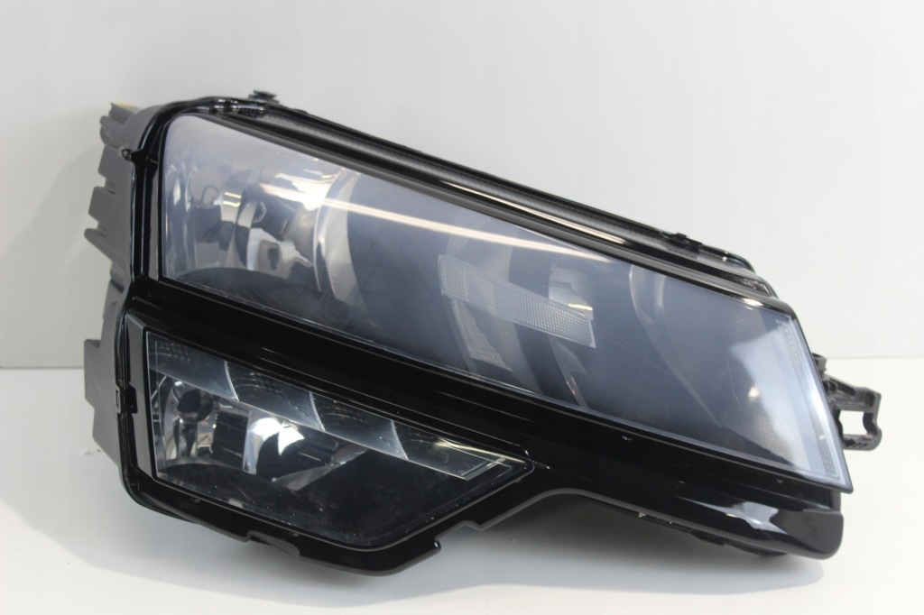 фото №1, Лампа правая перед skoda karoq cała обычная