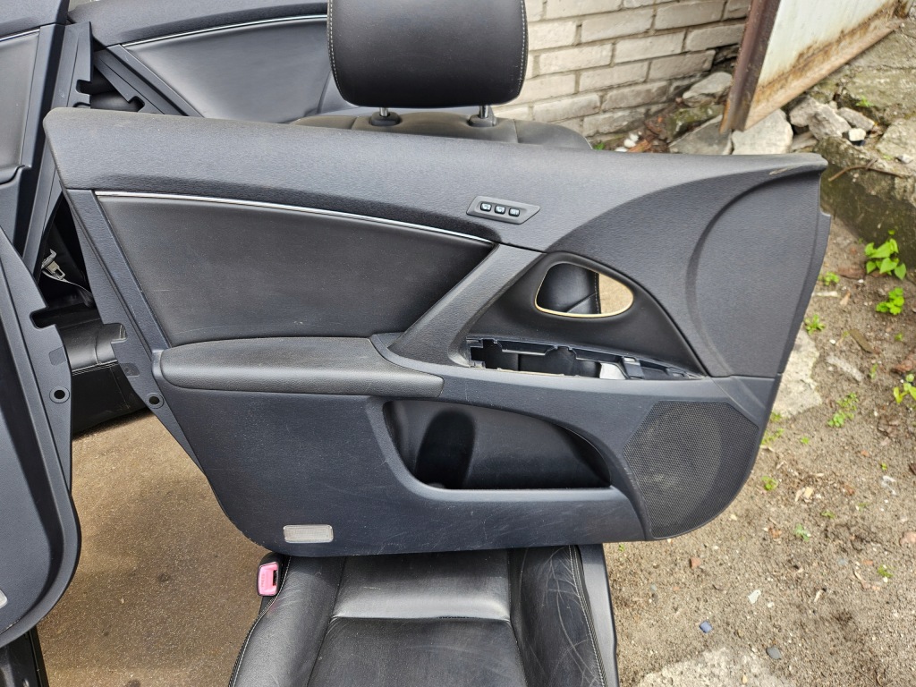 Toyota avensis t27 09-14 комплект сидений кожаных чёрные обшивки в Украине