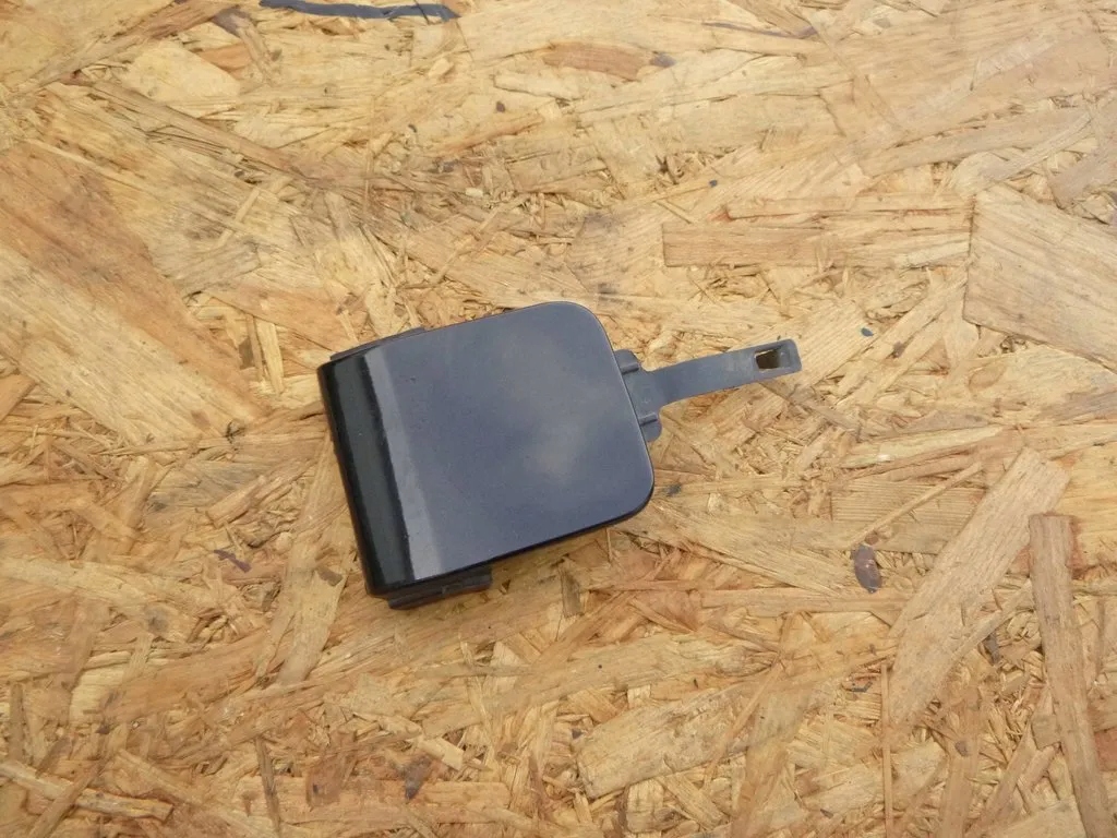 фото №1, Renault fluence заглушка hak фаркоп бампер перед