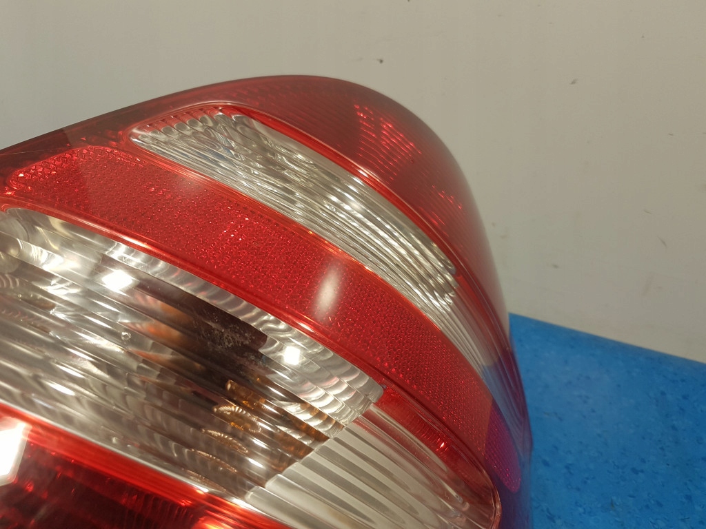 фото №3, Mercedes w169 лампа задняя правая наружная 5d