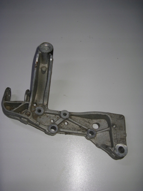 фото №1, Кронштейн рычага правый vw golf plus