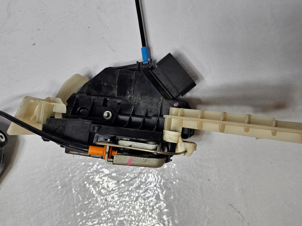 фото №6, Ford mustang 15- замок дверь правый usa