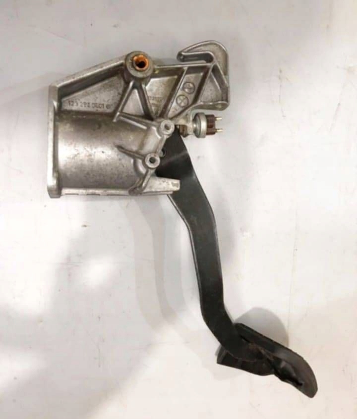 фото №1, Mercedes-benz w123 педаль тормоза автоматическая коробка передач