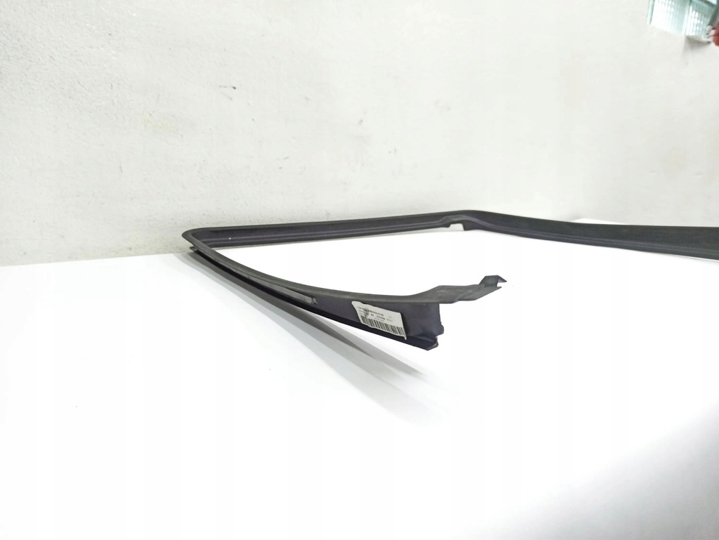 фото №7, Молдинг стекло задний задняя сторона правая land rover range rover sport l320 04c3