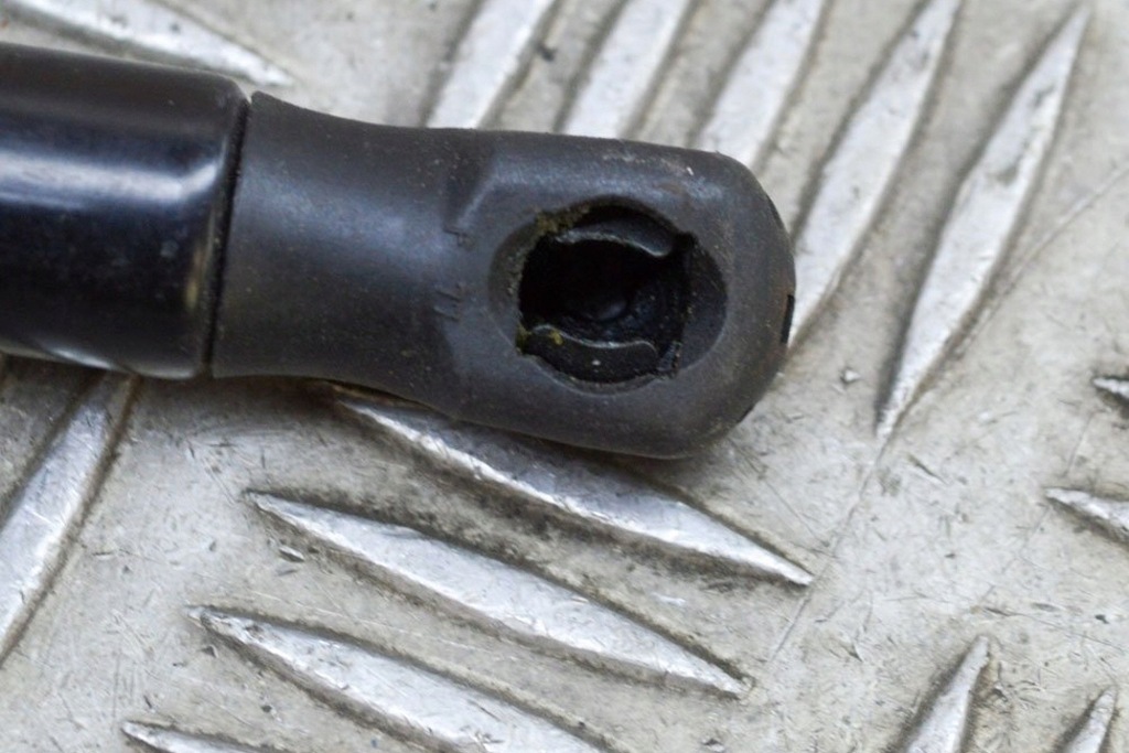 фото №5, Maserati levante suv m161 передня ліва капот капот привід газовий 6700335