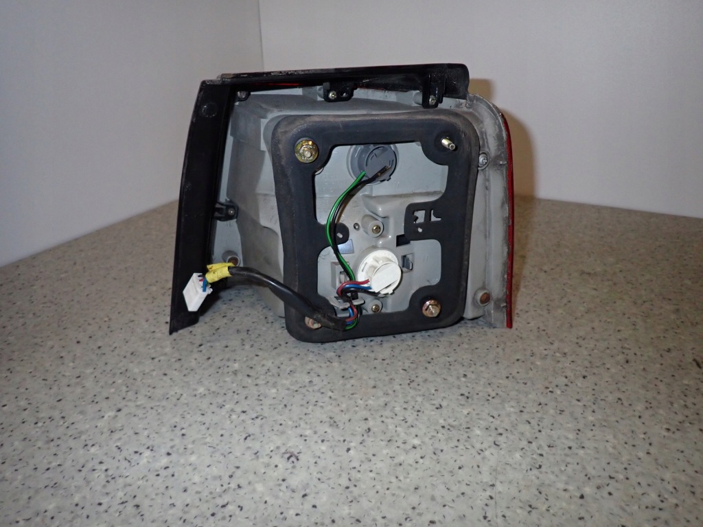 фото №4, Kia carens 03-06 лампа задняя левая наружная