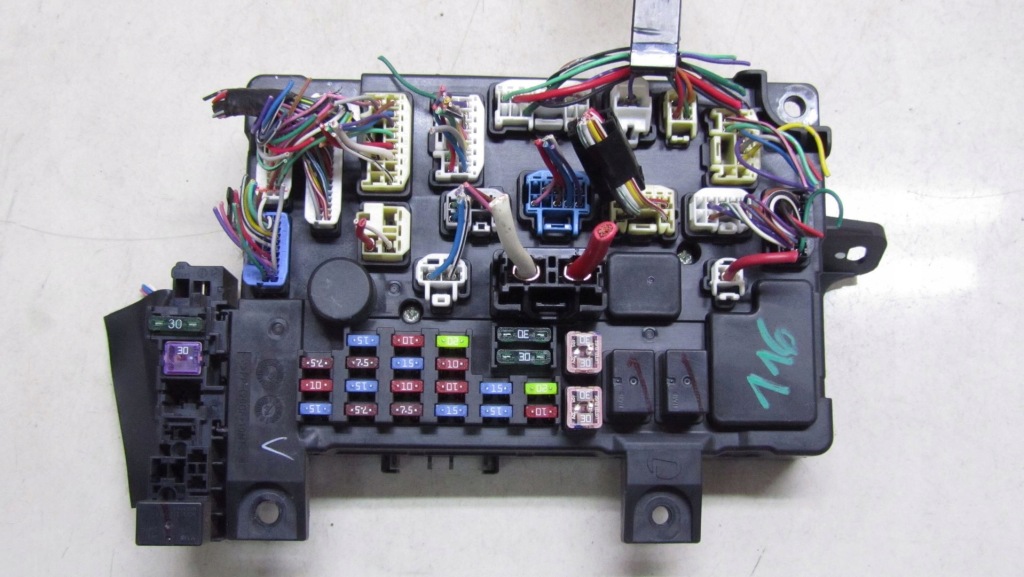фото №1, Outlander iii 2.2 коробка предохранителей 8637a862