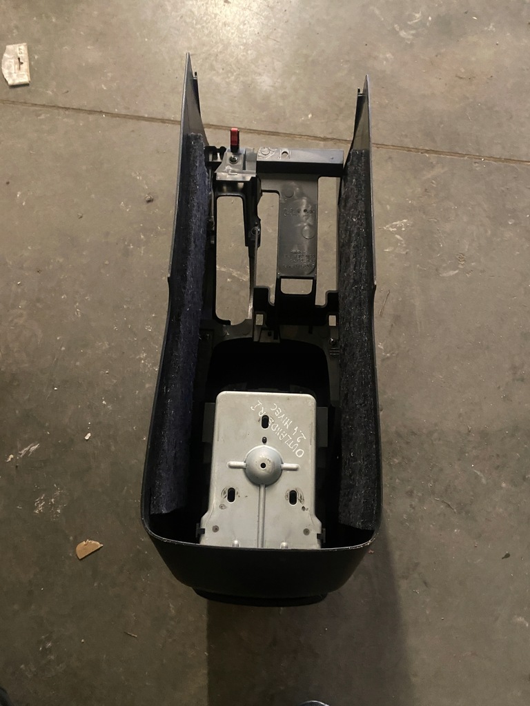 фото №9, Подлокотник туннель средний mitsubishi outlander i lift 2.4 mivec 4g69