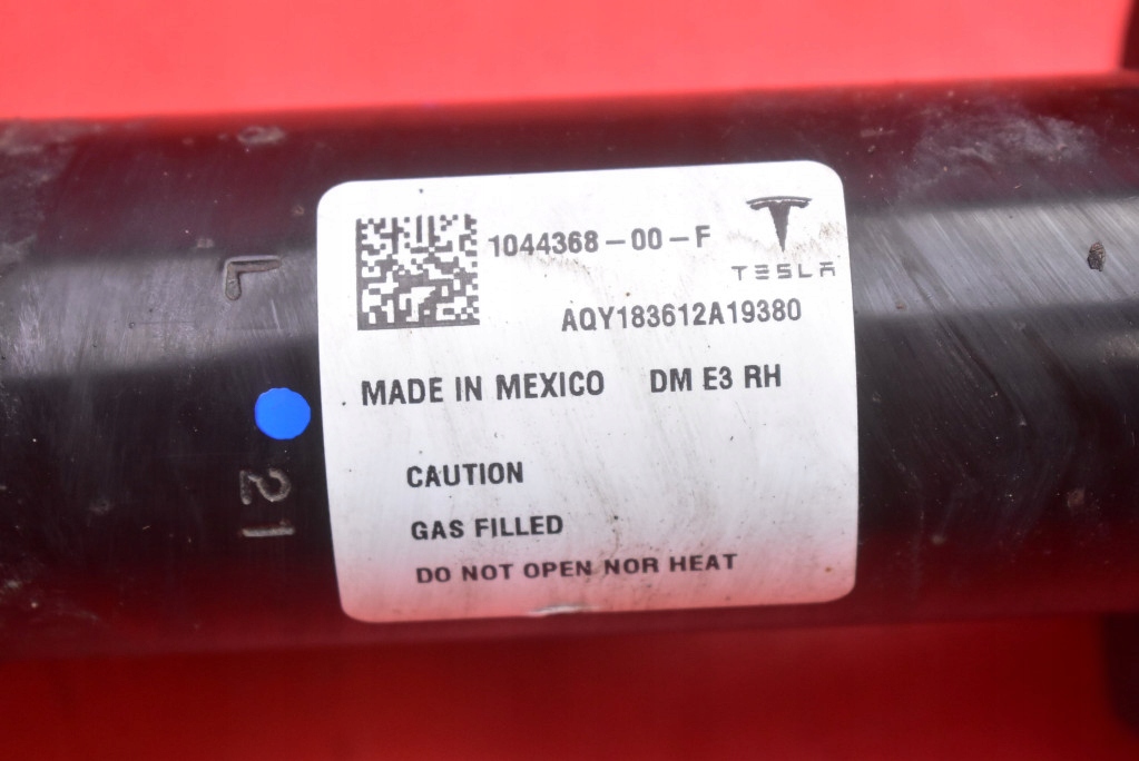 Амортизатор правый перед 1044368-00-f tesla model 3 17-21 Недорого