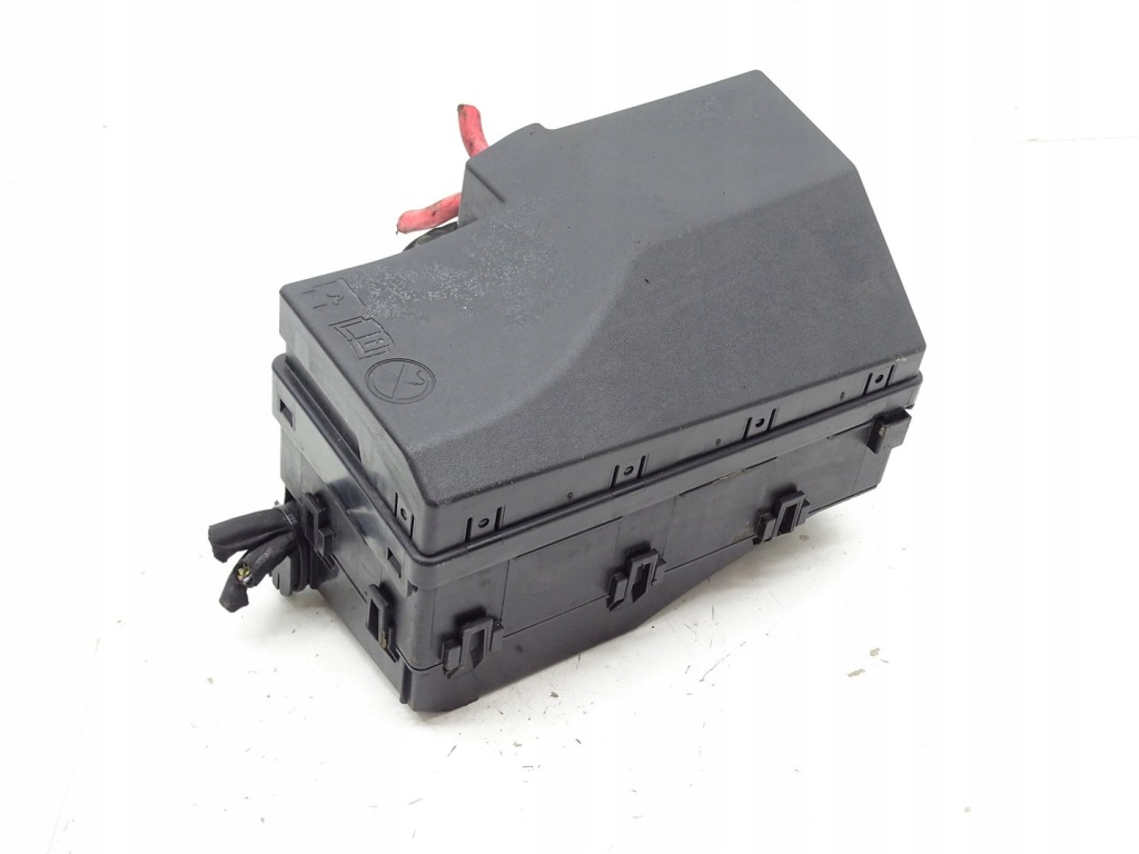 Купить Коробка корпус предохранителей volvo v40 2 av6t-14a067-ad