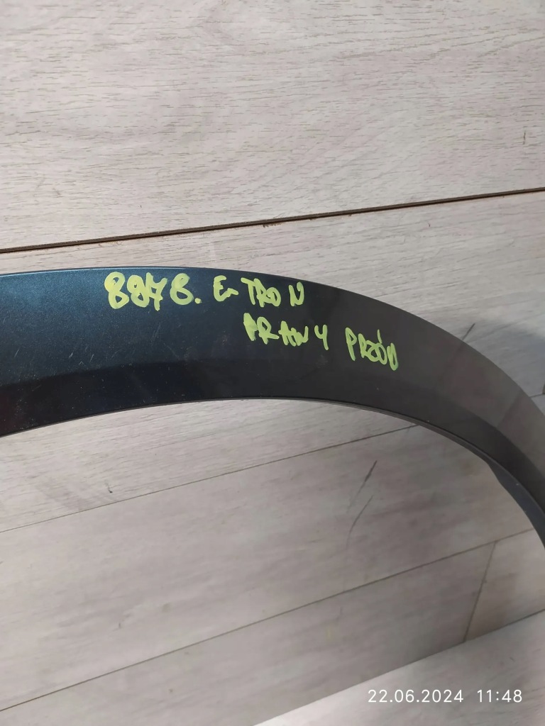 фото №9, 8978. e-tron молдинг крыло правый перед 4ke853718