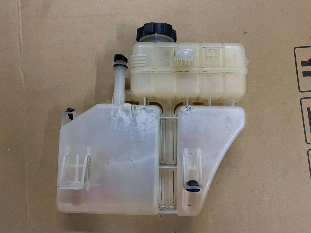 фото №1, Бак жидкость охлаждающей chevrolet camaro ss