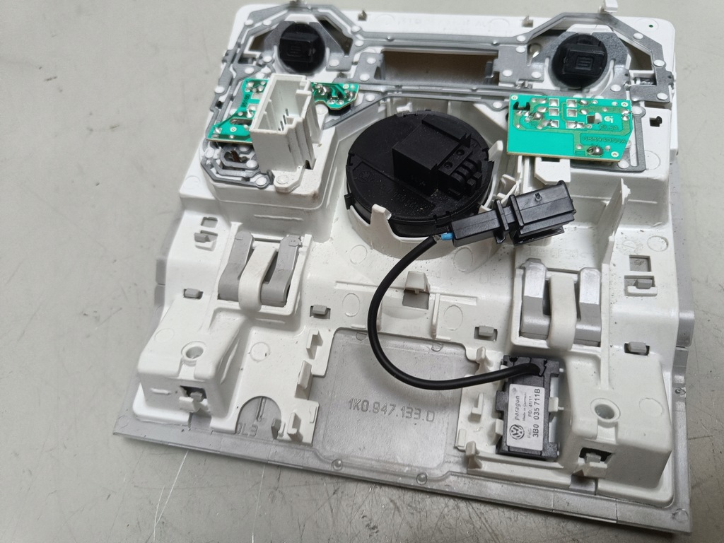 фото №9, Лампа освещение кабины skoda superb 2 yeti панель люк 3t0947105g