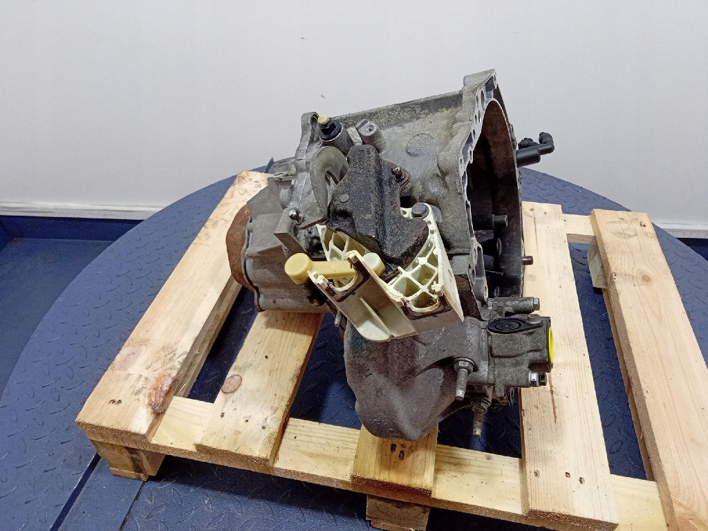 Citroen c4 1 рестайлінг  08- коробка передач передач механічна 20dm75 dv6ated4 Недорого