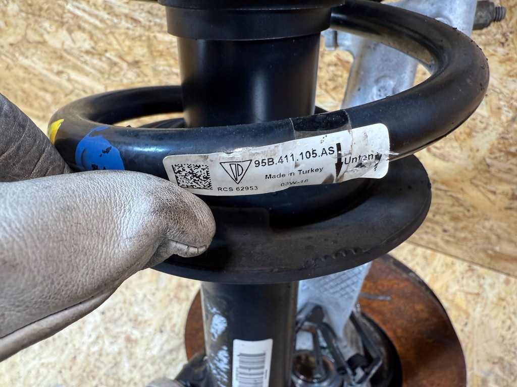 фото №16, Подвеска амортизатор рычаг поворотный кулак правый перед porsche macan 95b