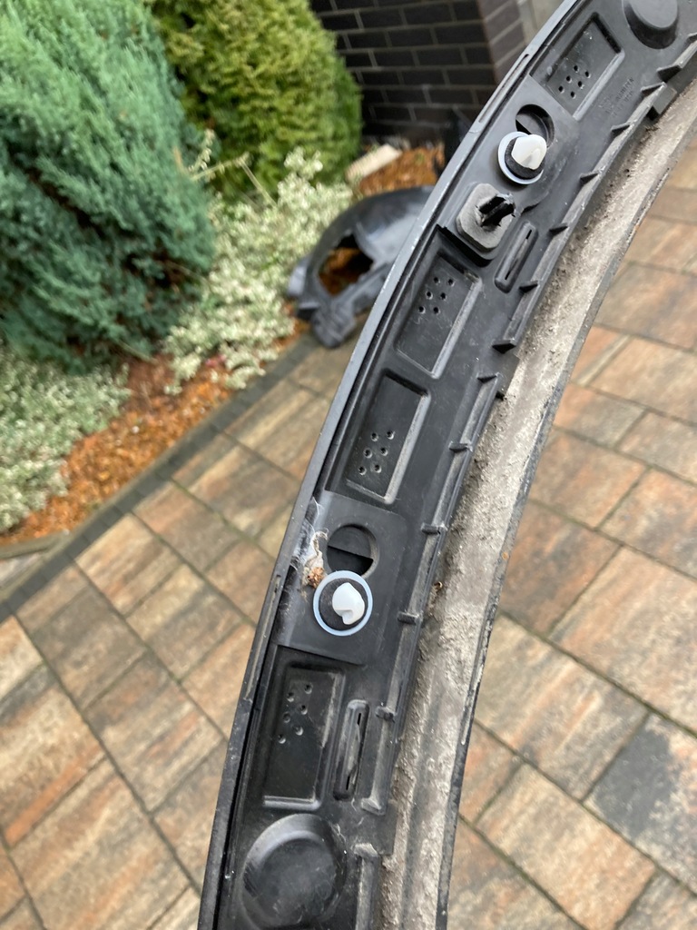 фото №8, Volvo xc40 xc-40 31448329молдинг права задня