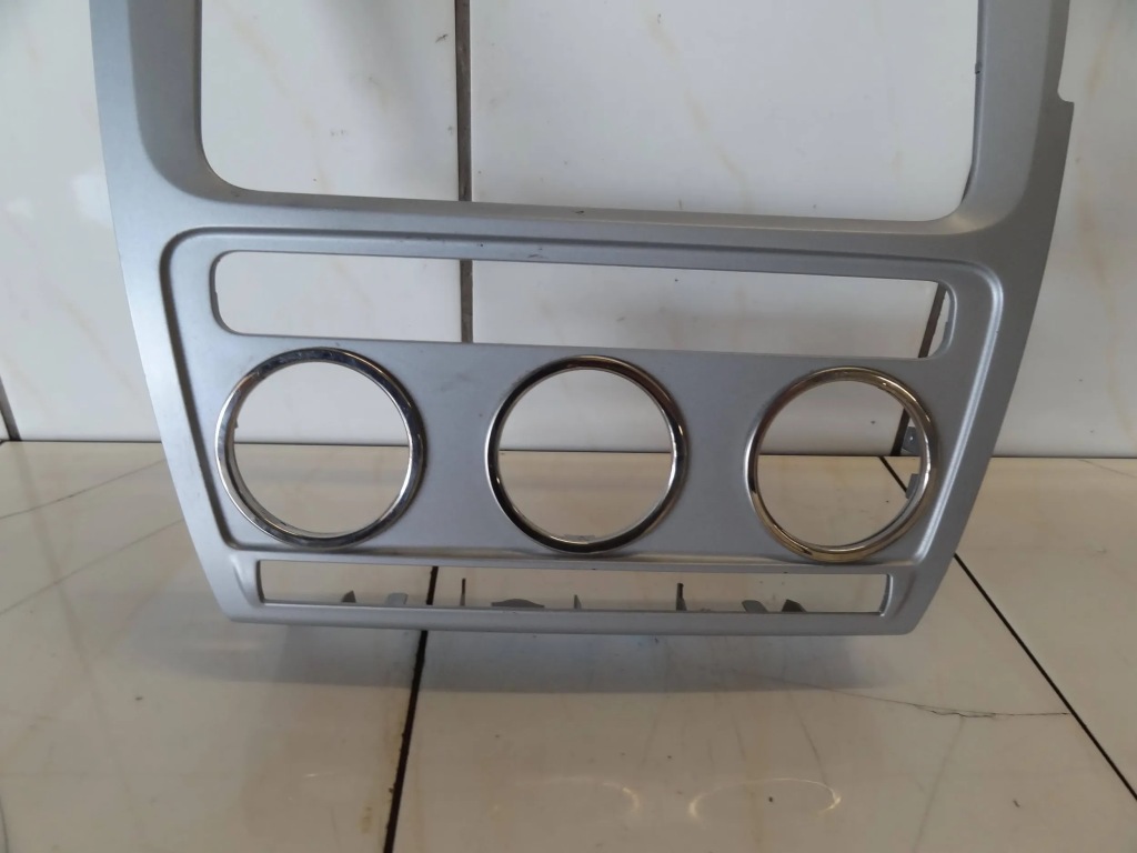 фото №2, Skoda octavia ii 08 rs корпус рамка панель радио 1z0858069
