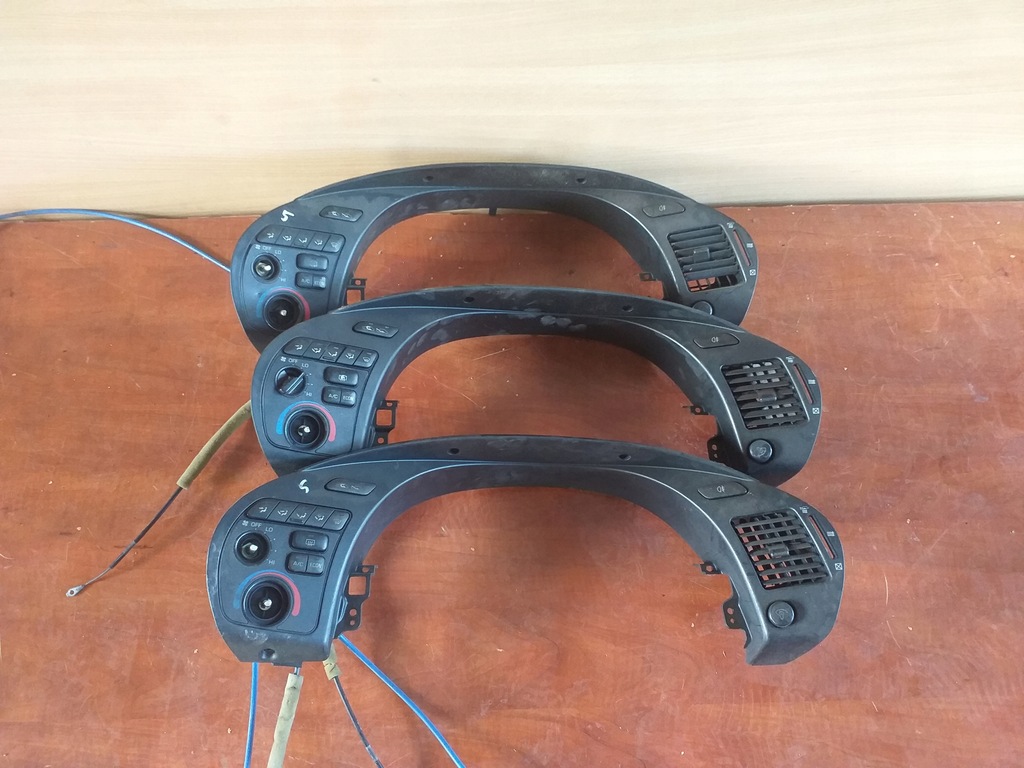 фото №1, Toyota celica v 5 панель обдув кнопки решётка