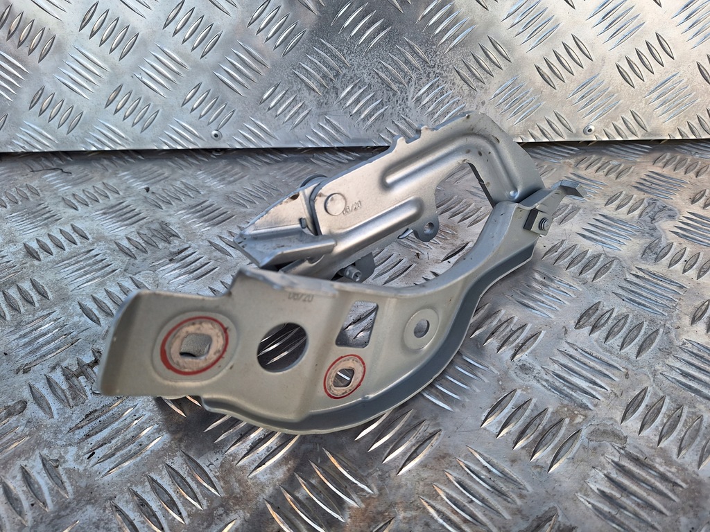 фото №1, Mercedes a w177 петля капот правый