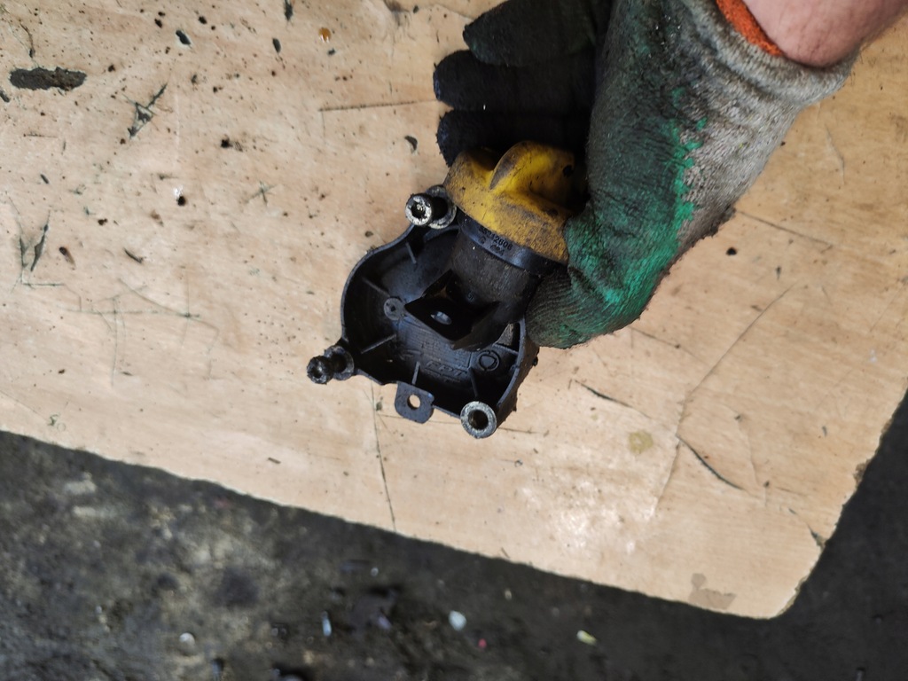 фото №1, Fiat doblo ii combo d 1.6 m-jet заливная горловина масла