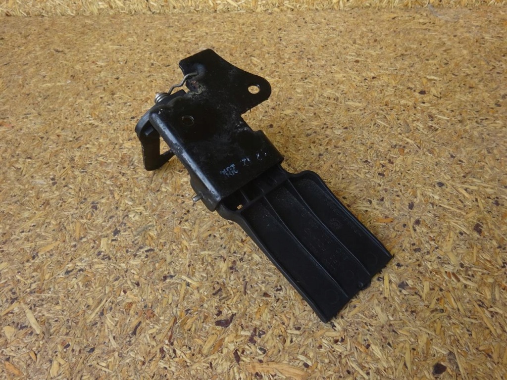 фото №1, Audi q3 8u замок засов капот 8u0823480b