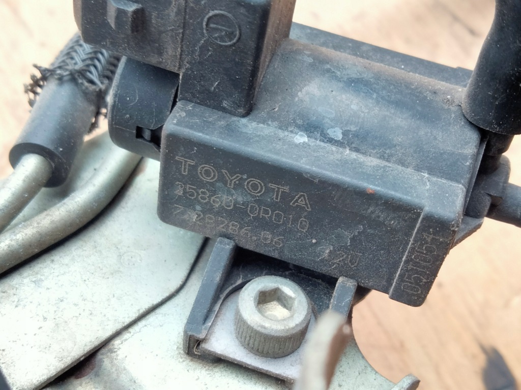 фото №6, Клапан датчик вакуум avensis t25 2.2 d-cat