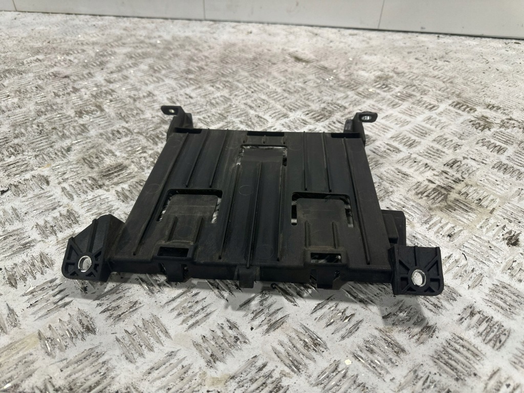 Кронштейн компьютер двигателя chevrolet corvette c8 84102826 в Украине