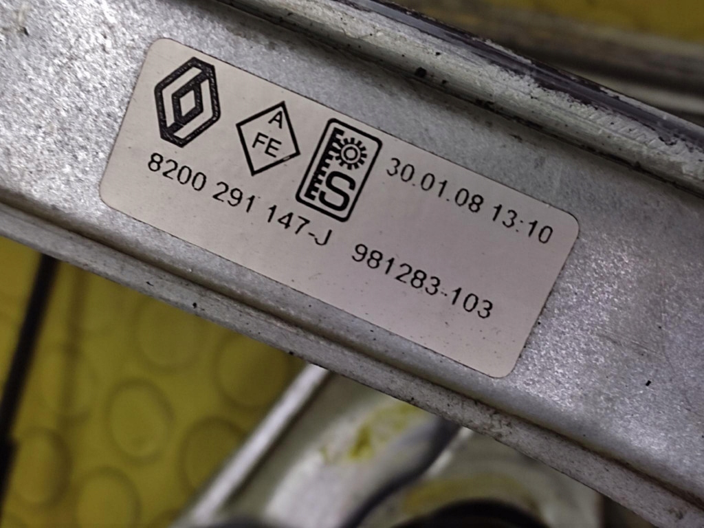 фото №13, Renault clio iii подъемник стекло правый перед 8200291147j
