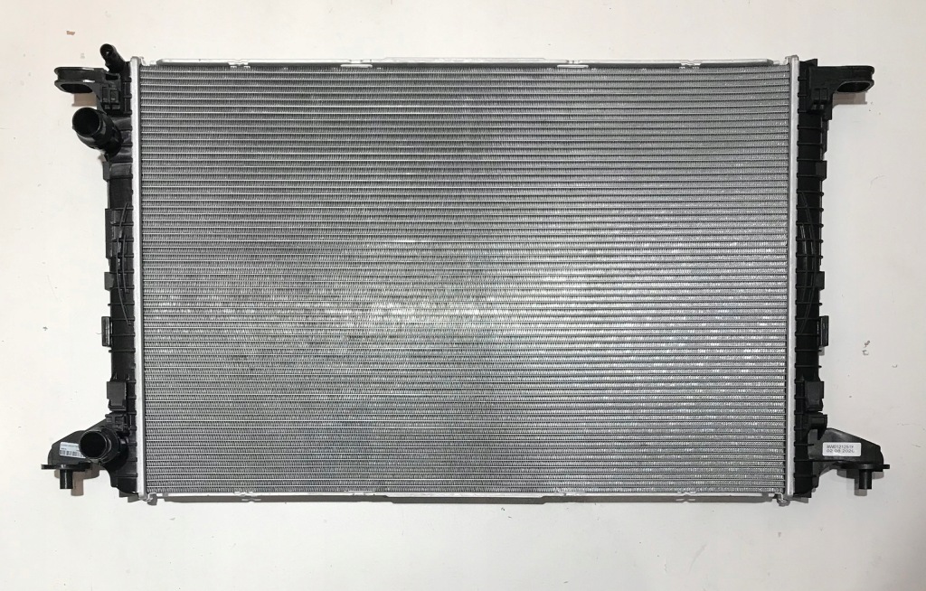 Купити Нова радіатор води audi a4 b9 2015- tfsi tdi