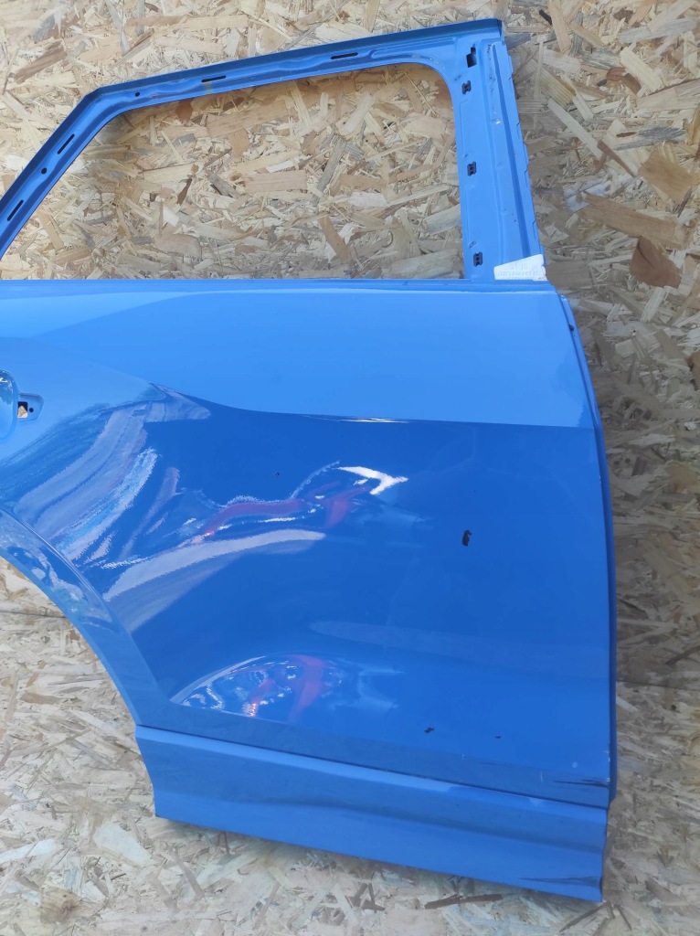 Дверь правое  задняя audi q2 81a Доставка