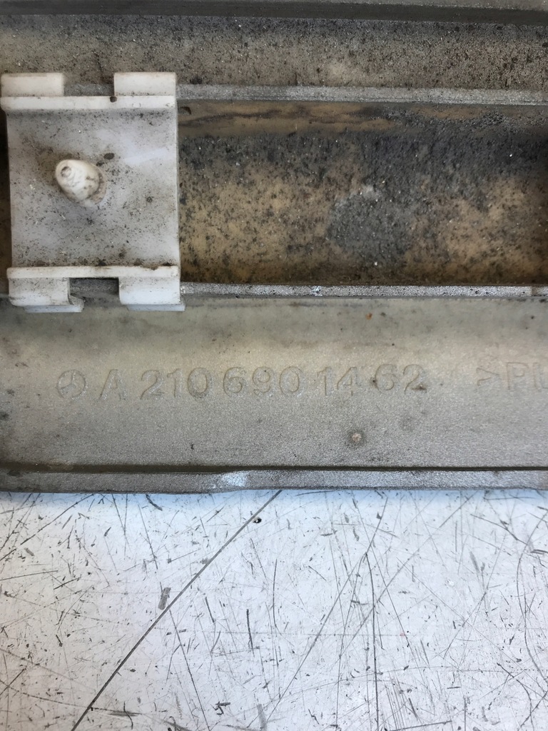 фото №5, Молдинг крыла правый перед mercedes w210