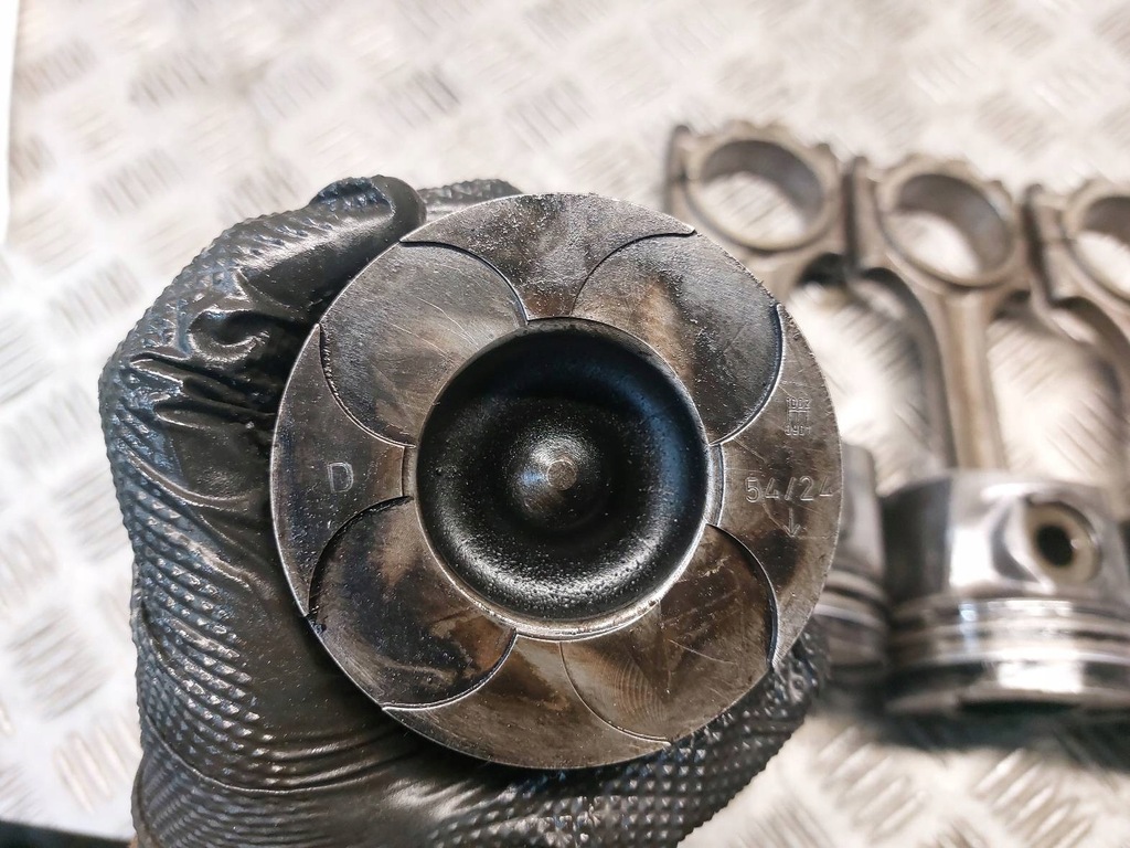 фото №7, Поршень + шатун volvo s60 i 2.4 d5 d5244t 81l79+