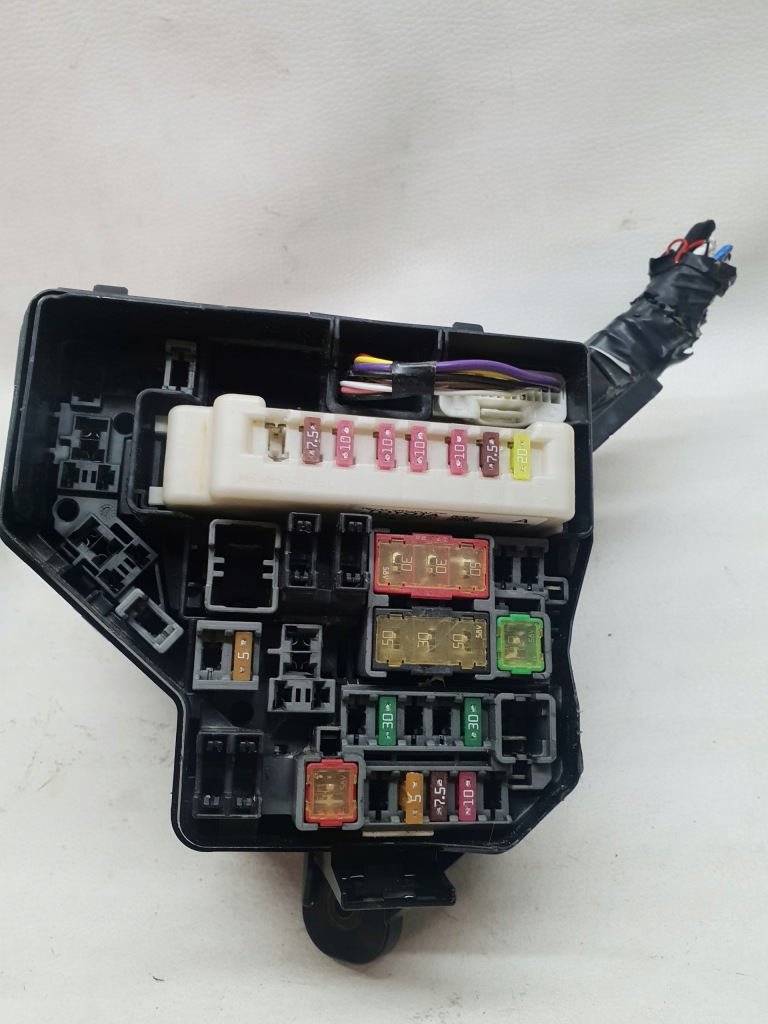 Toyota yaris iii 11-17 корпус коробка запобіжників v4 перед 82662-0d710 Київ