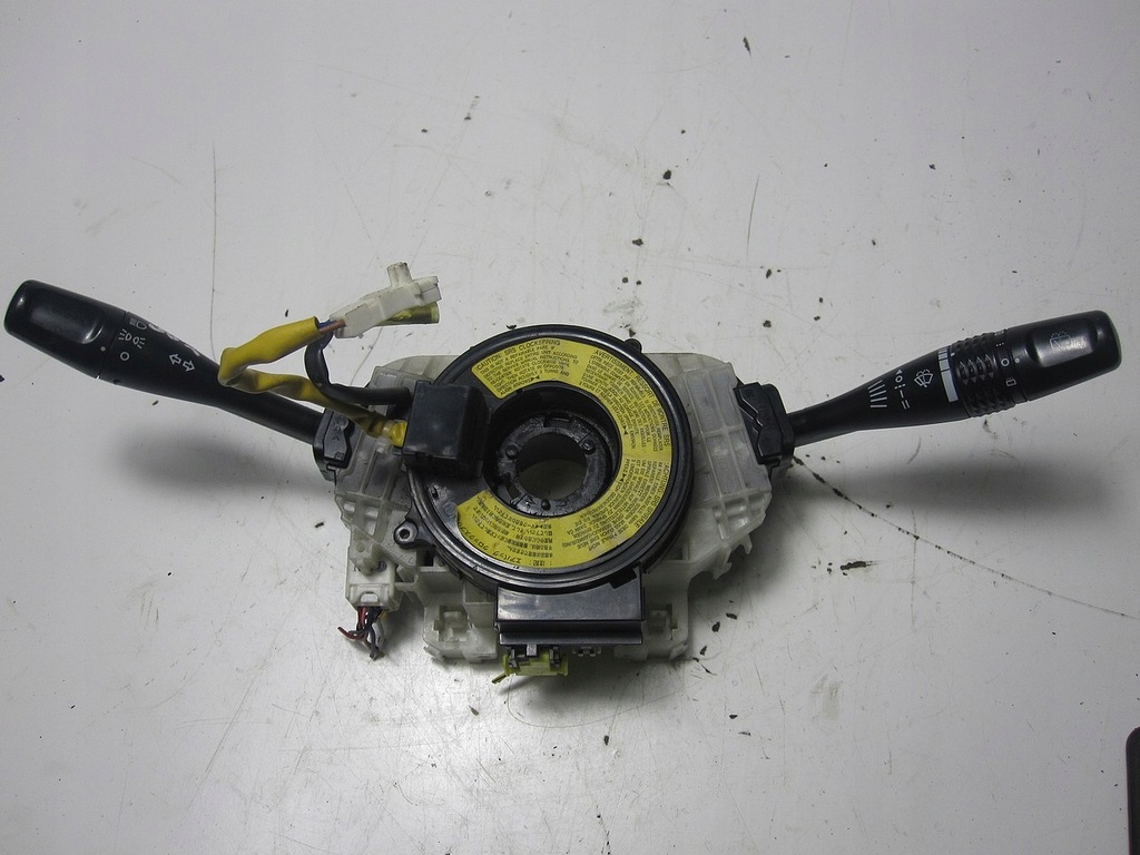 фото №1, Переключатель комбинированный mitsubishi space runner 99r