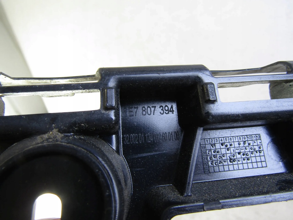 фото №10, Skoda octavia iv kombi направляющая бампера правый задняя