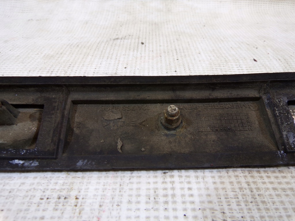 фото №10, Молдинг накладка крышки багажника mercedes w124