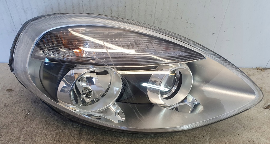 фото №1, Lancia musa лампа перед правая линза оригинал europa повреждённая