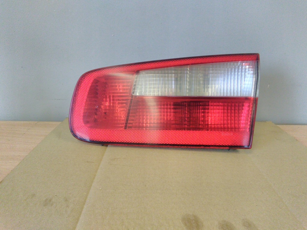 фото №1, Renault laguna ii hb лампа крышки правая задняя