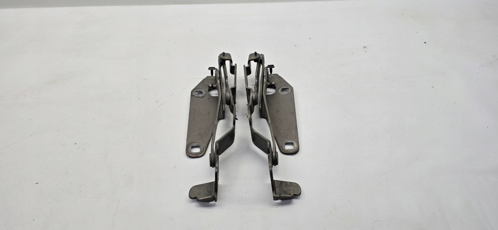 фото №1, Jaguar xk - xkr 2007 правая сторона петля крышки задний багажника c2p11394